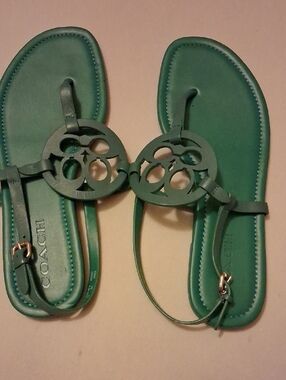 Coach Green Logo Cutout Thong Sandals